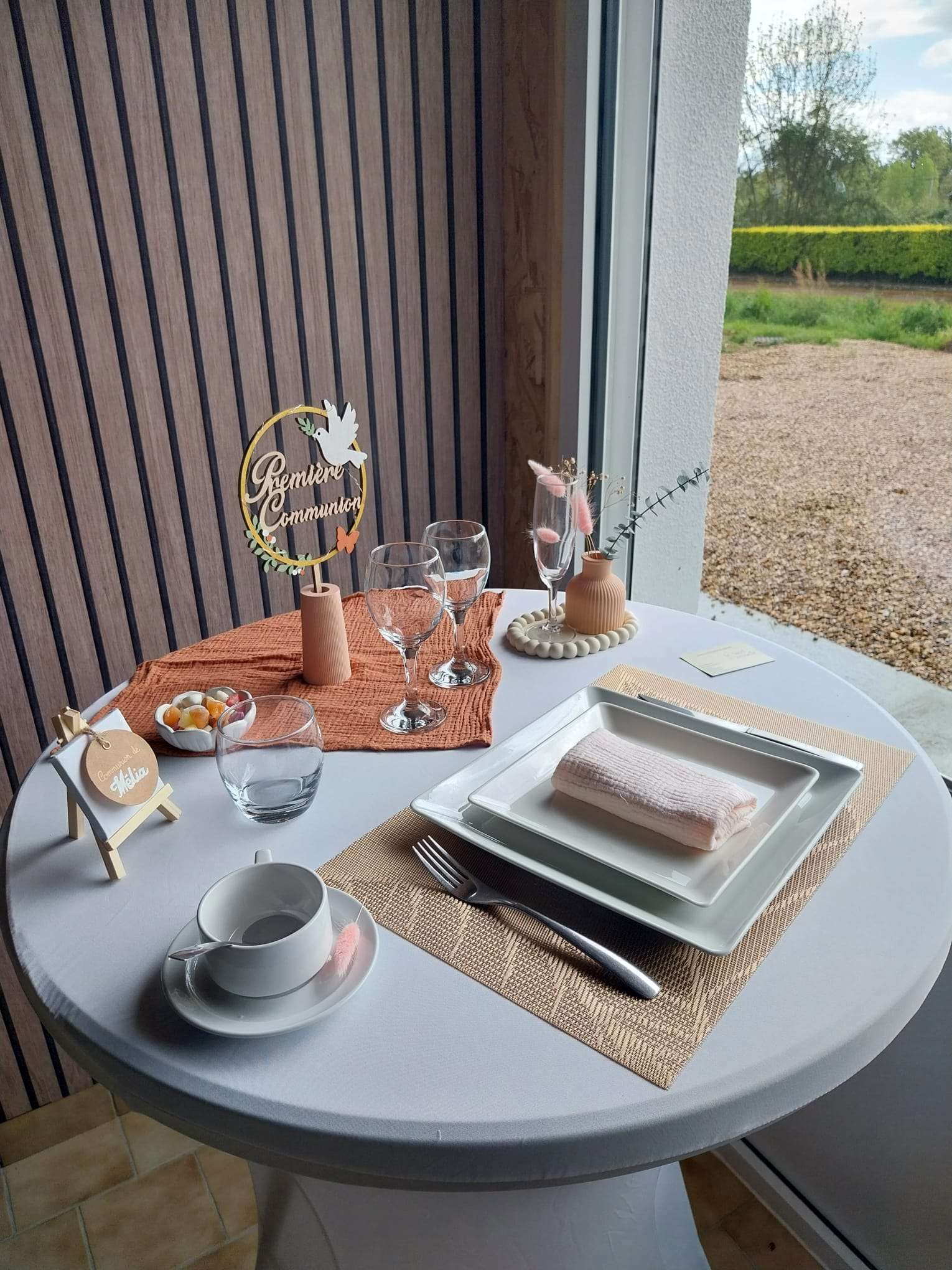 Table dressée — Le Local À Vaisselle
