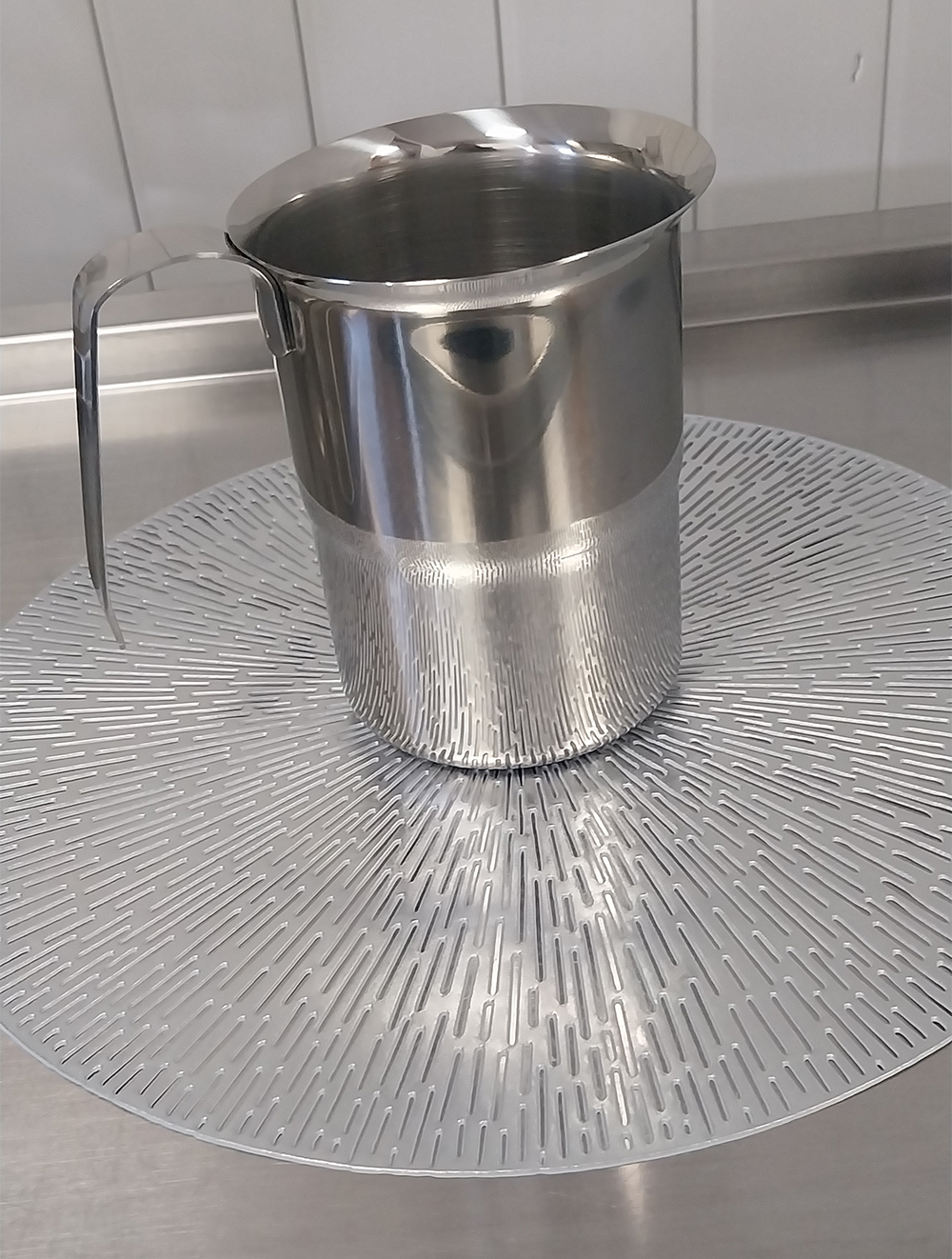 PICHET INOX 1.5 litres - 0.80 euros