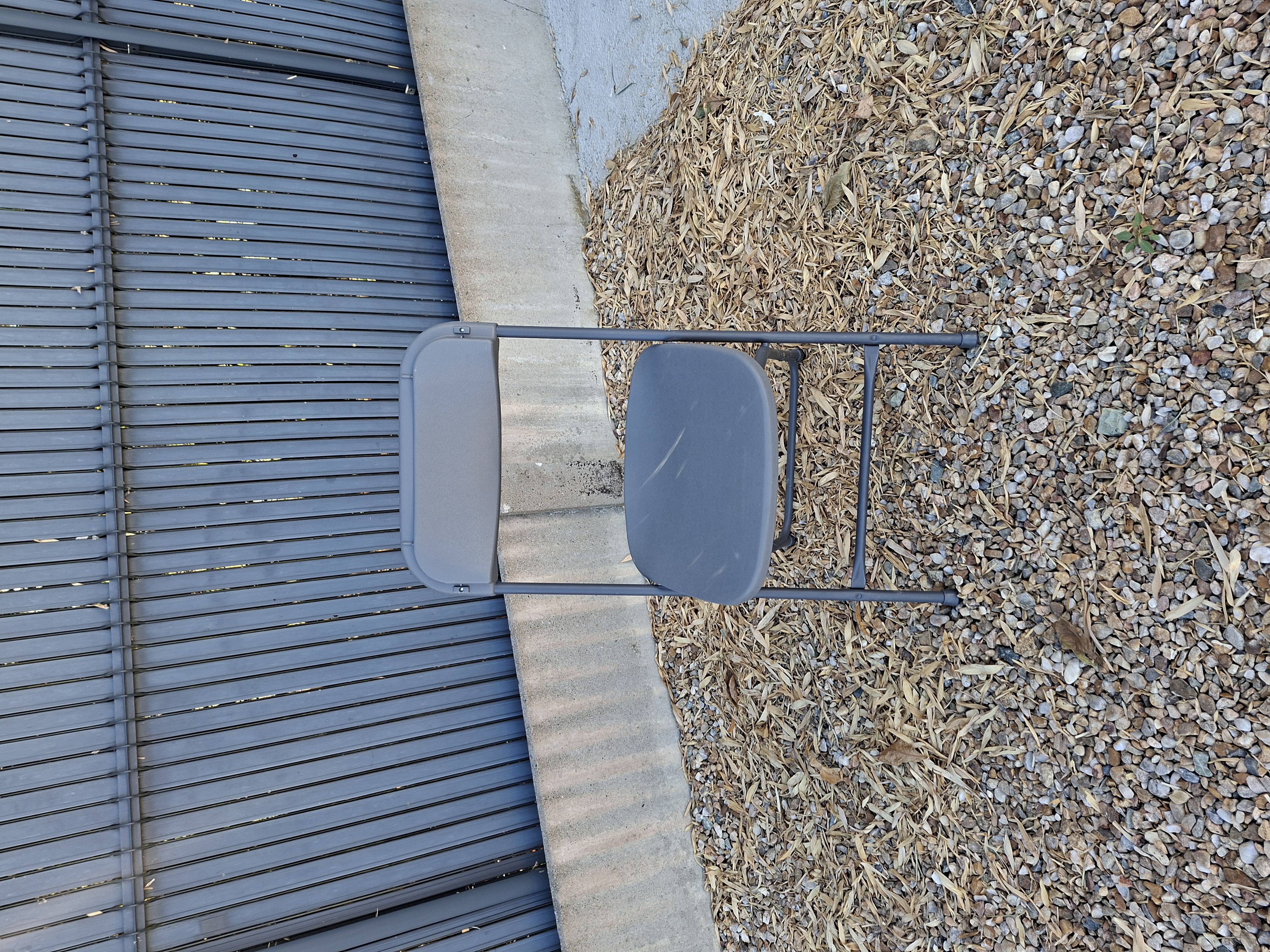 CHAISE PLIANTE - 1.20 euros