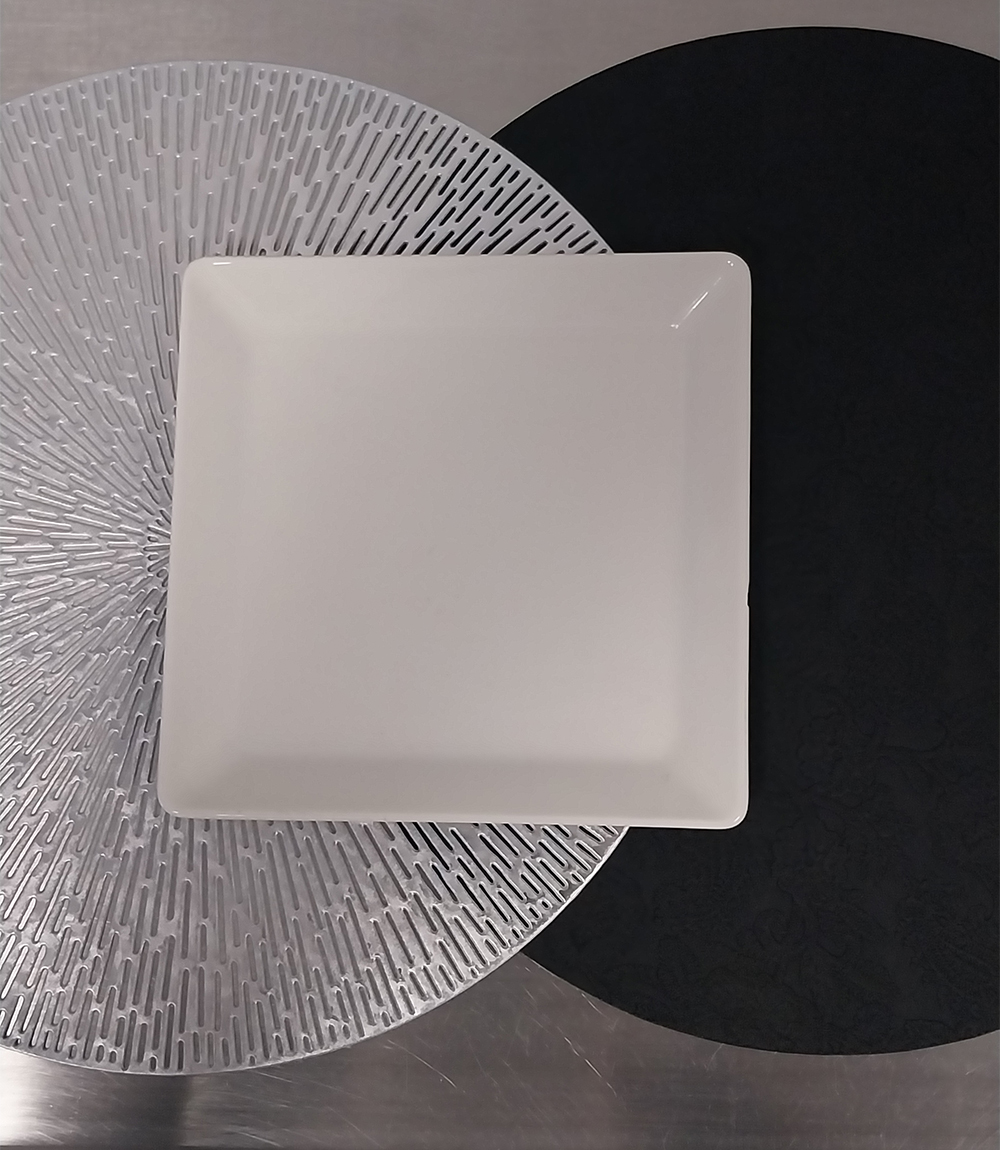 ASSIETTE CARREE 21cm : 0,30 euros